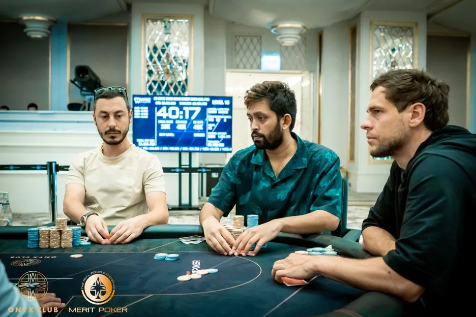 Rahul Byrraju (center)