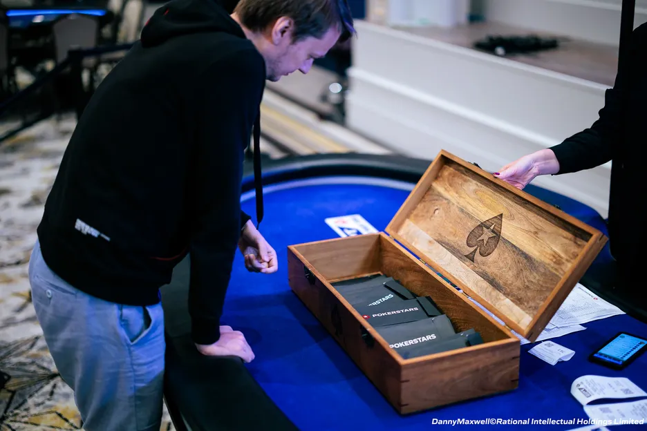 In a live mystery bounty event, your choice of envelopes could change your life.