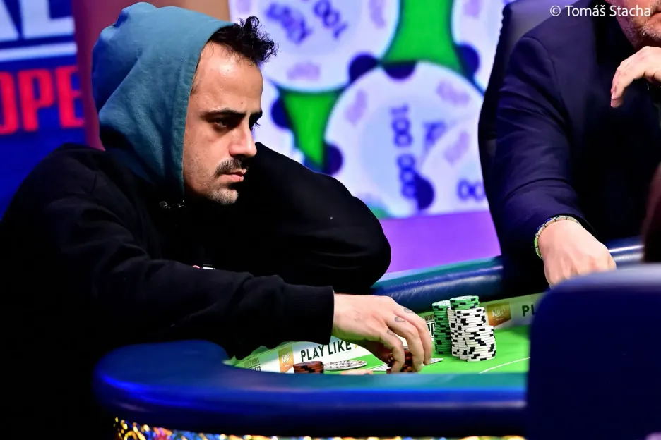 Iago Savino had the biggest stack when the final table began.