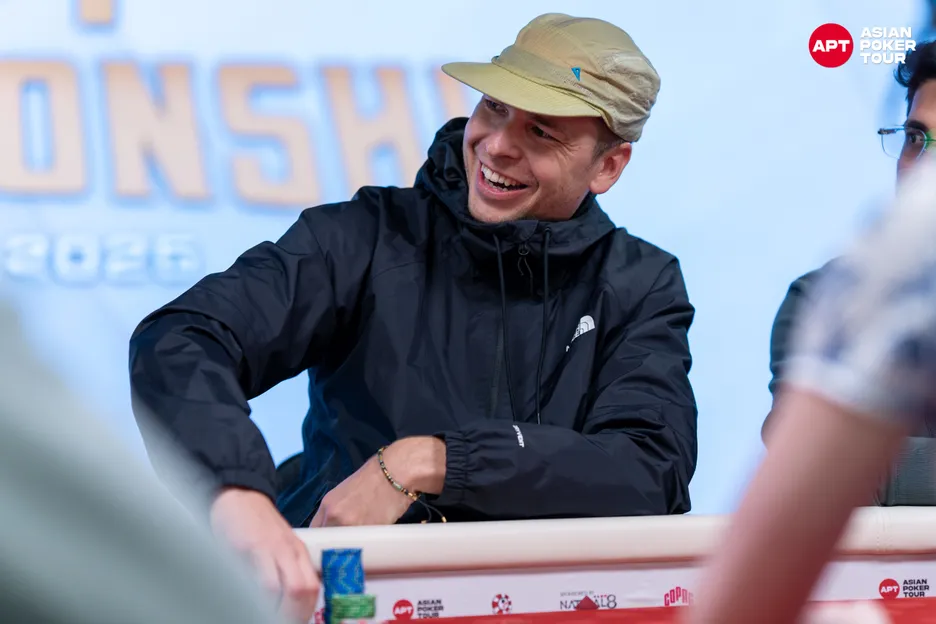 High roller Finger hit the final table with the shortest stack.