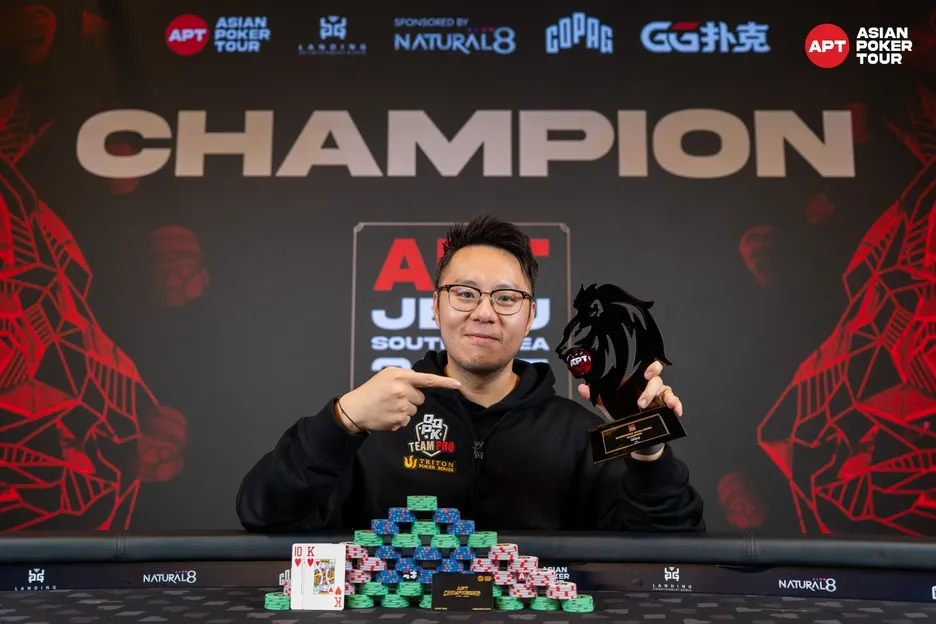 Tang won his black Silhouette in the Superstar Challenge at APT Jeju last year.