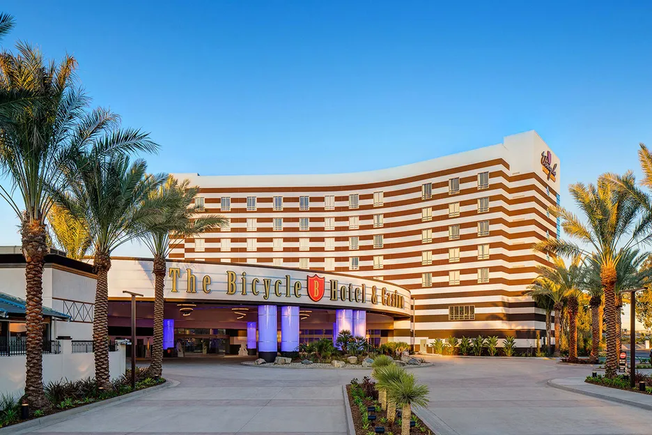 No sign of showers here at the Parkwest Bicycle Casino.