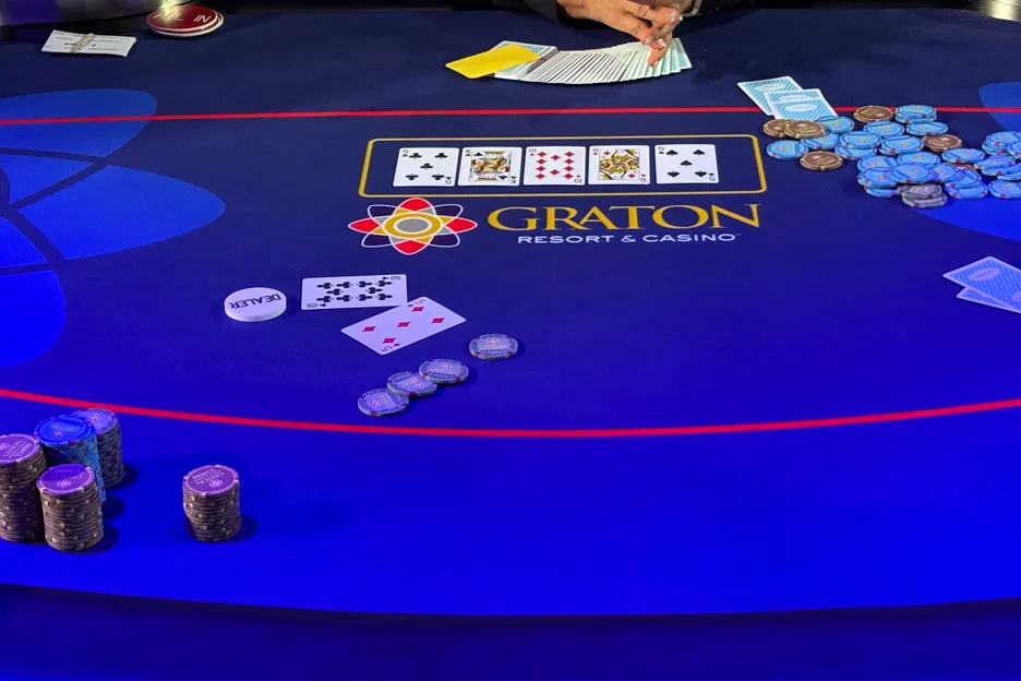Clemens rivers full house against Warta a few hands into heads-up