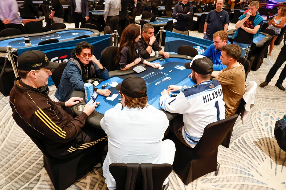 Phil Hellmuth held courts at the table but didn't maske the final four. 