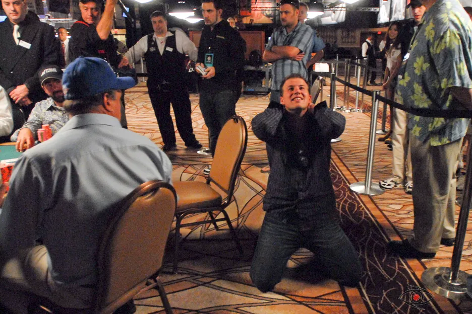 Peter Darvill falls to his knees after being eliminated on the river in 2006