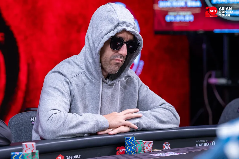 Whether with two cards or four cards, Segers has got game.