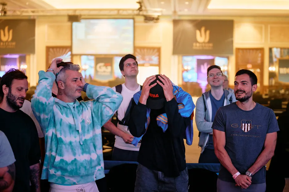 The agony of the elimination – Spitale with Nacho Barbero on the rail. 