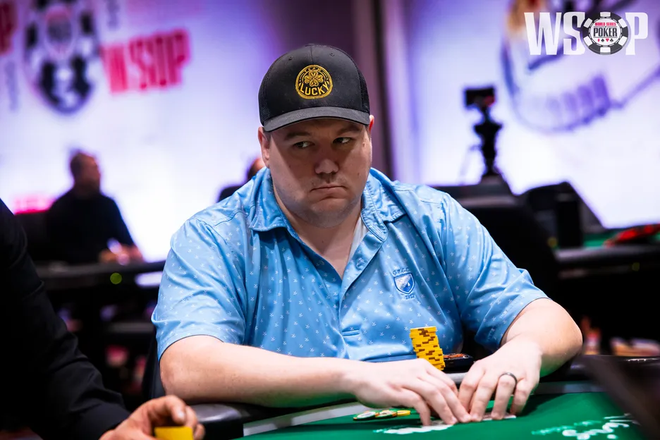 Shaun Deeb couldn't find his ninth bracelet and hit the rail in fifth place.