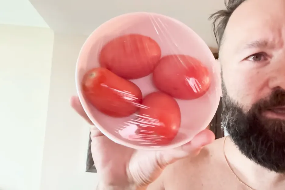 Are they magic tomatoes? Negreanu and his $25 investment.