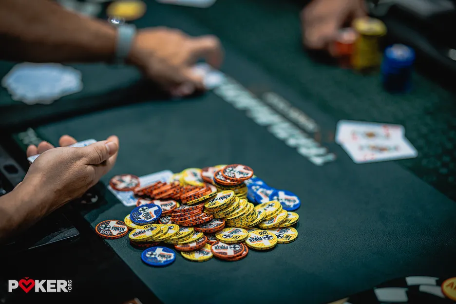 This beefy 400,000+ chip pot would be awarded to one fortunate player