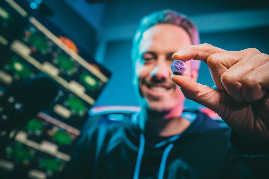 Lex Veldhuis is just one elite player who keeps MADMONQ chewable tablets in his toolkit.