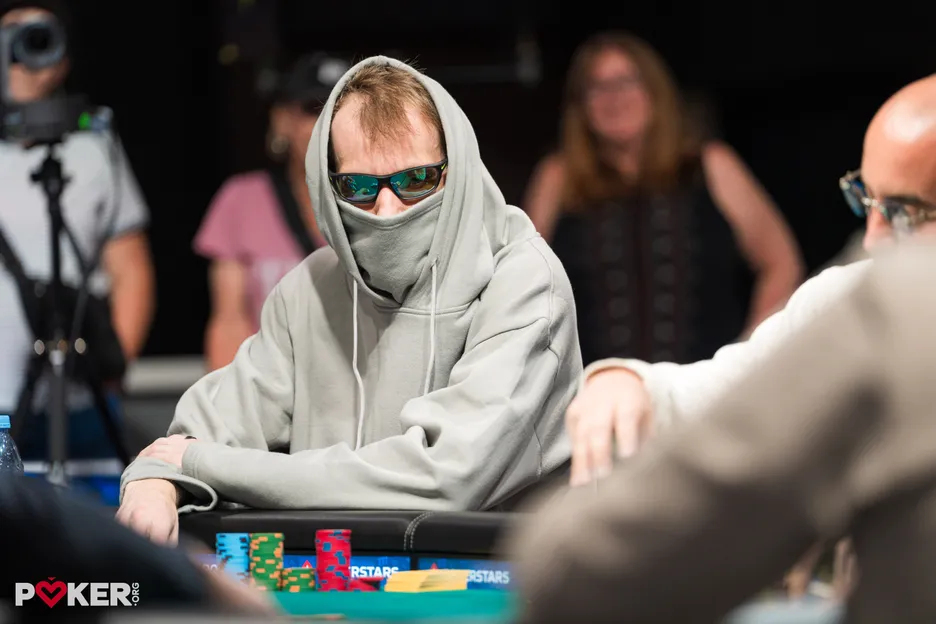 Christoph Vogelsang covering up at the 2025 WSOP. 