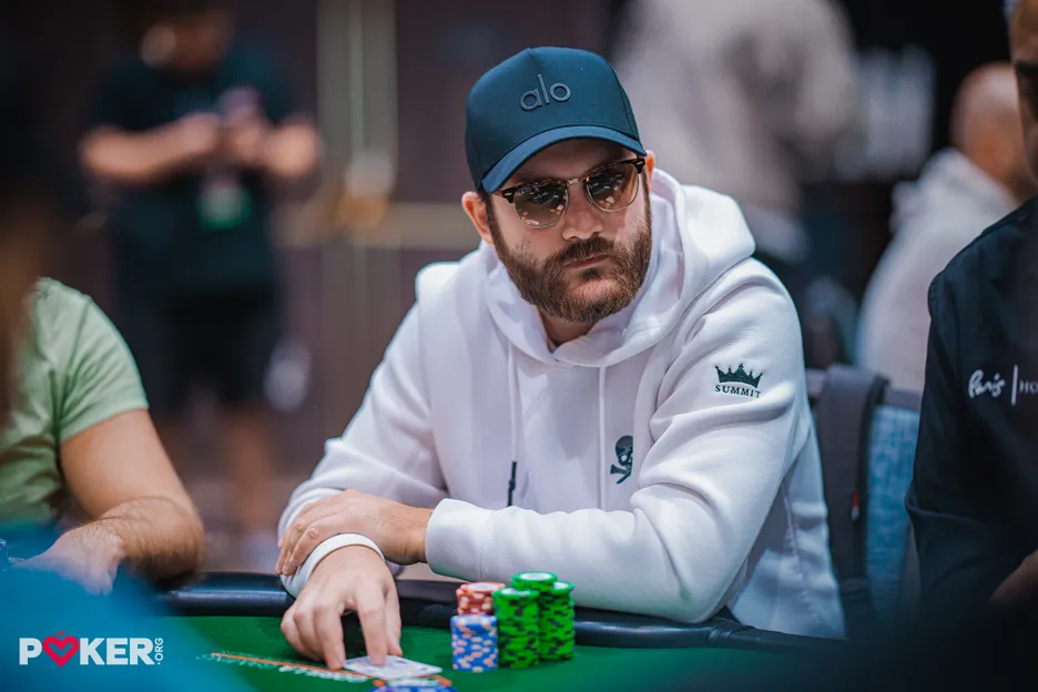 Angelil knows his way around the golf course, too. 