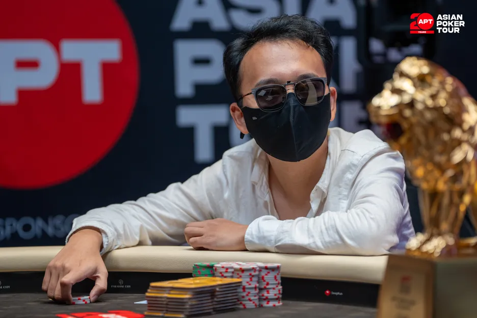 With one big blind, an epic challenge laid before Shoumin Zhang.