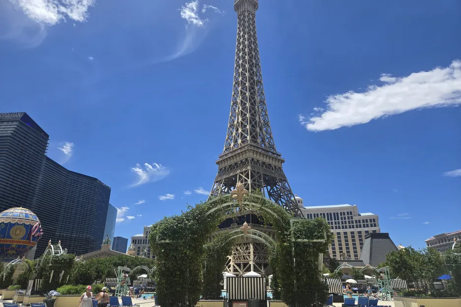 You'll feel like you are actually on a casino rooftop in 118-degree Paris. 