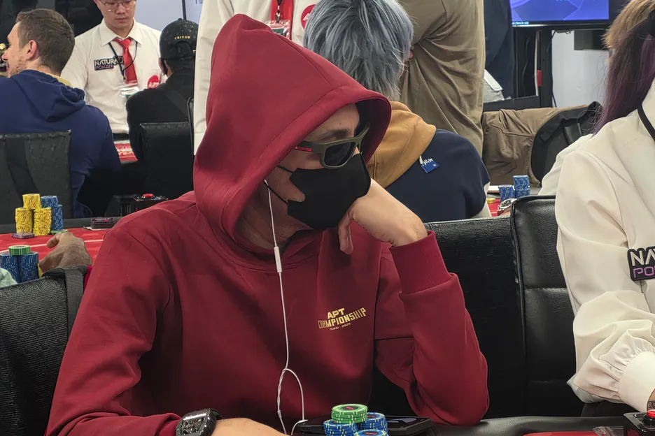 Hoodie + sunglasses + mask is all acceptable at the APT.