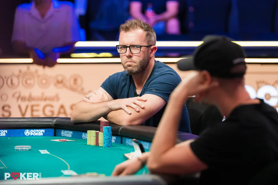 Ian Johns took the lead into the heads-up clash with Viktor Blom.