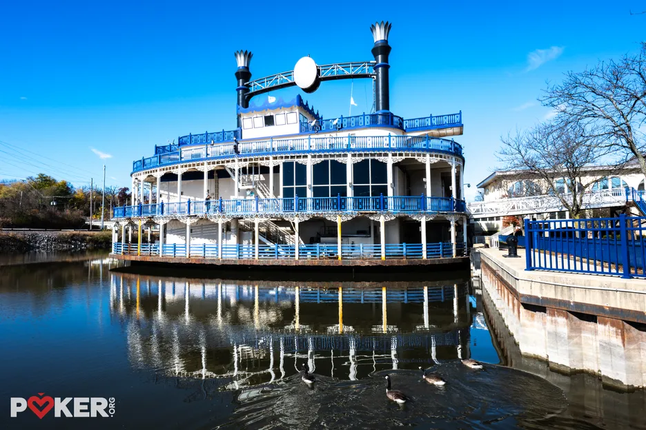 You have plenty of great food options near the ol' boat. 