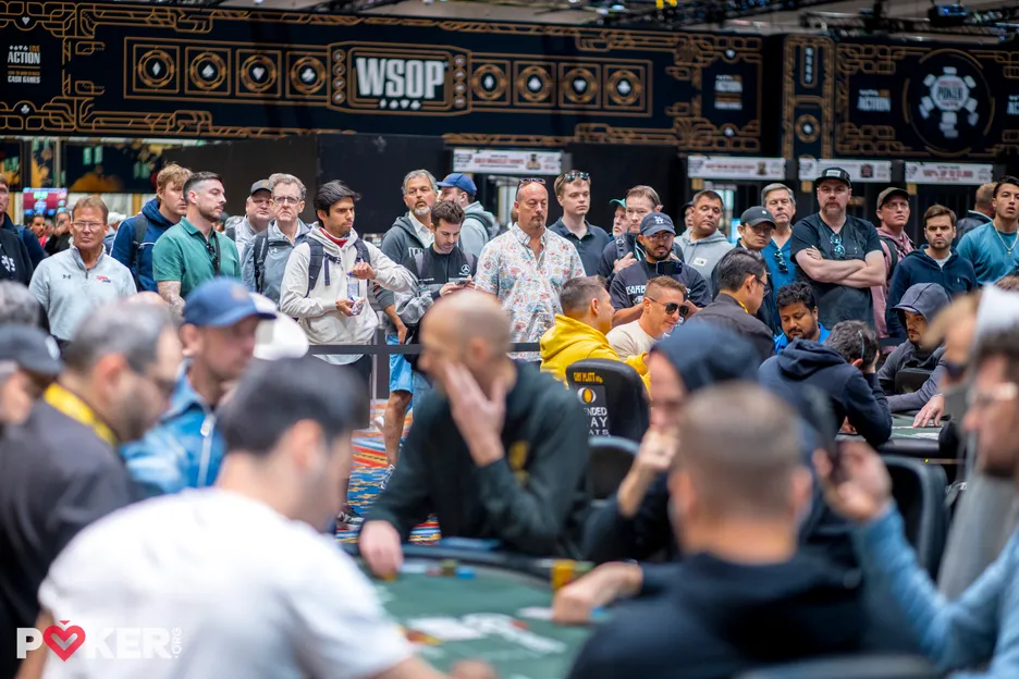 The rail for the $250,000 Super High Roller was packed.