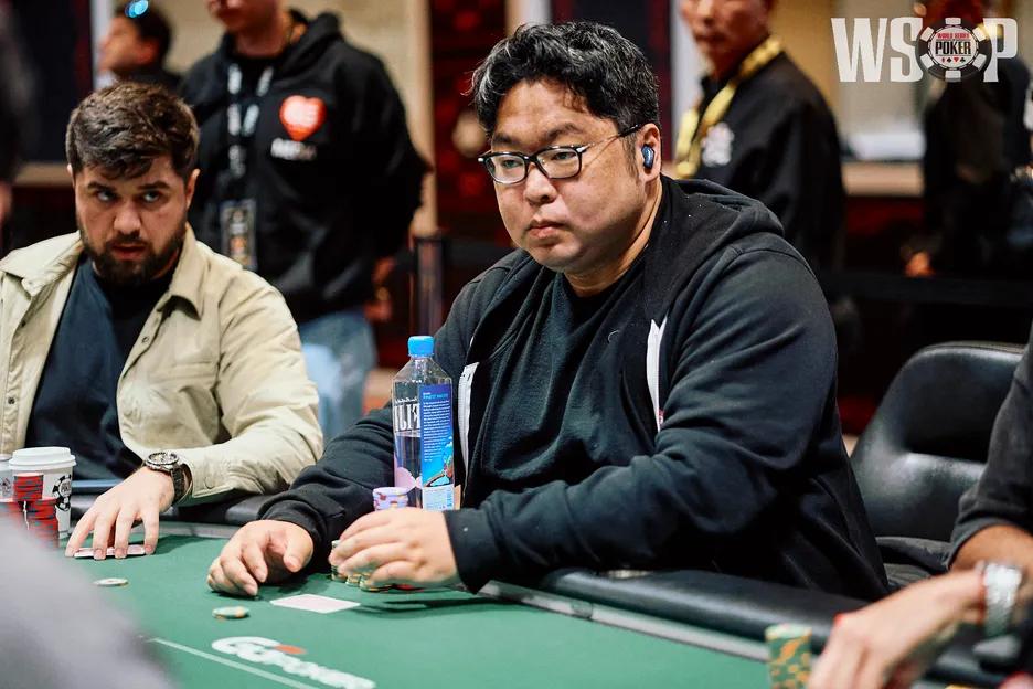 Miao Chenxiang leads the final five in the $5K 8-Handed NLH.                