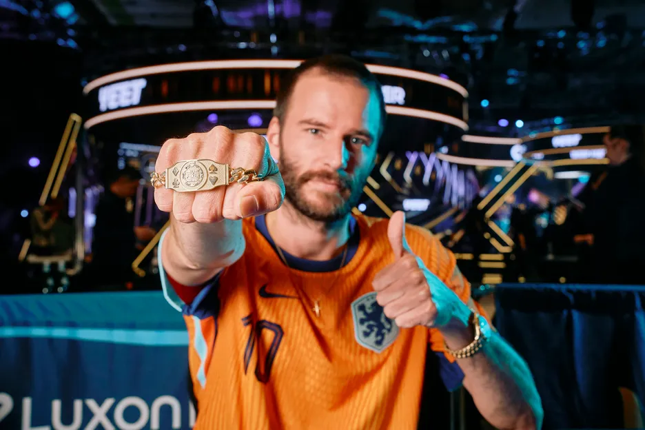 Tom Vogelsang beat Viktor Blom heads-up to win his first WSOP bracelet and take his all-time winnings past $6 million. 