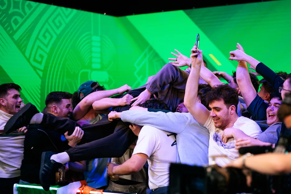 2025 Main Event winner Simon Wilson dove head-long into the crowd after the final hand.