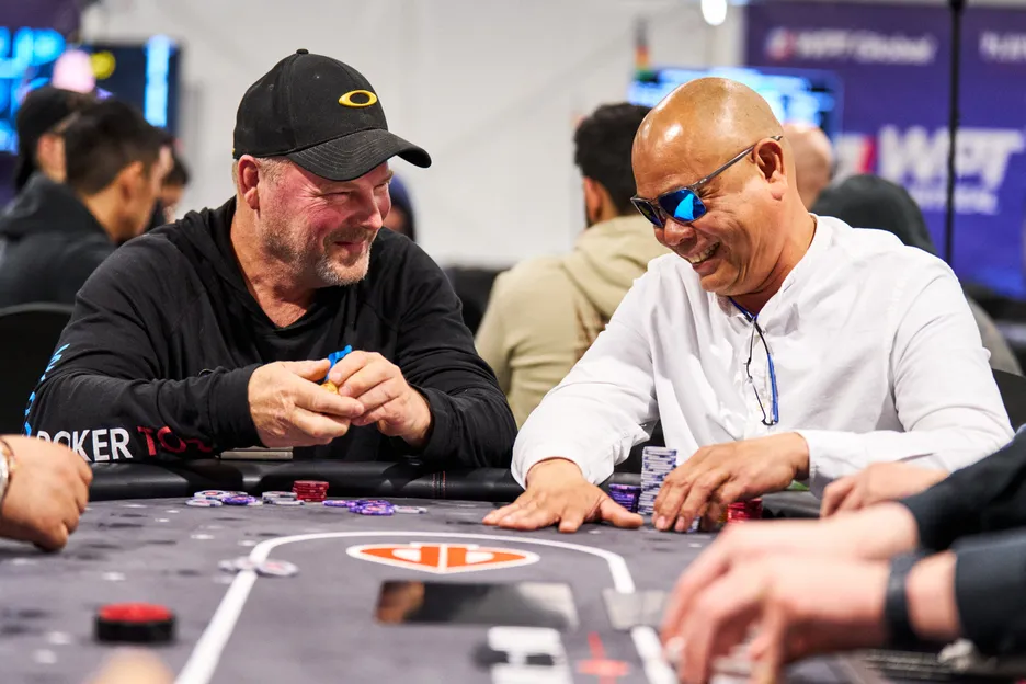 Trent Hopper (left) and Chitsanupong Prathumma (right) clashed in the opening flight. 