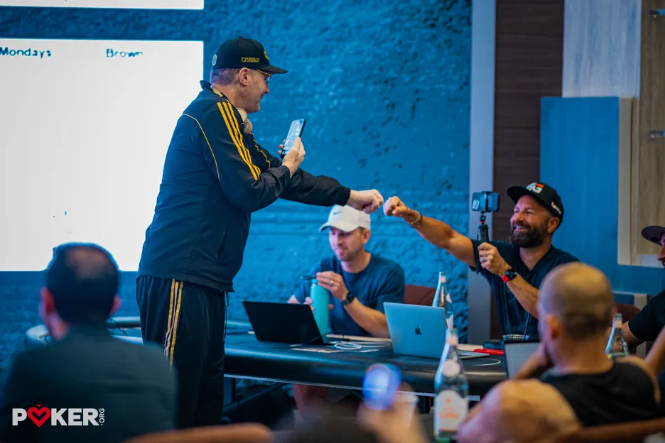Hellmuth bumps fists with Negreanu at the $25K draft.