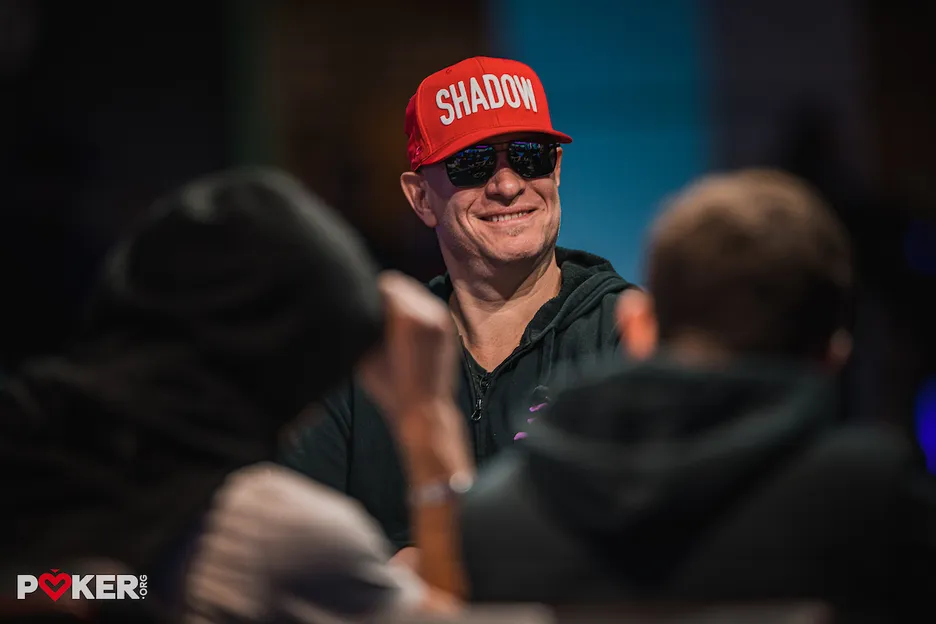 Greg Mueller enters the final table 4th overall in the chip counts.