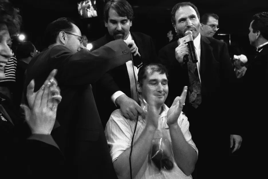 Phil Hellmuth publically shaves his head for a bet at the WSOP