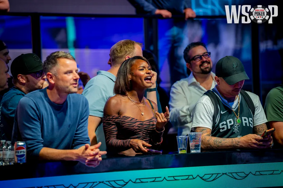 The rail showed up for both players at the Monster Stack final table. 