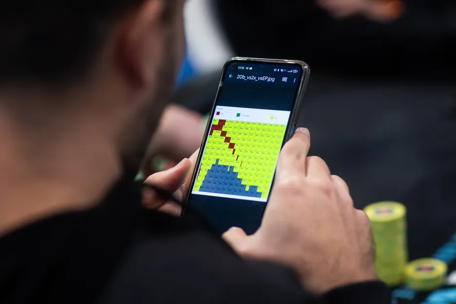 Banning solvers at the table has received overwhelming support from players, but that requires strong rules and vigilance from operators.