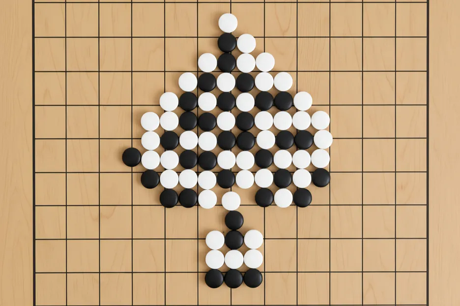 A Go board shows the shape of a spade