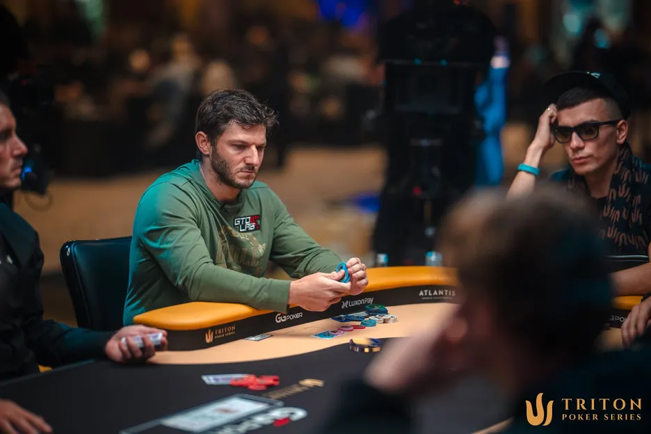 Jonathan Jaffe made a fantastic fold with queens and lost the minimum, thanks to Ivey. 