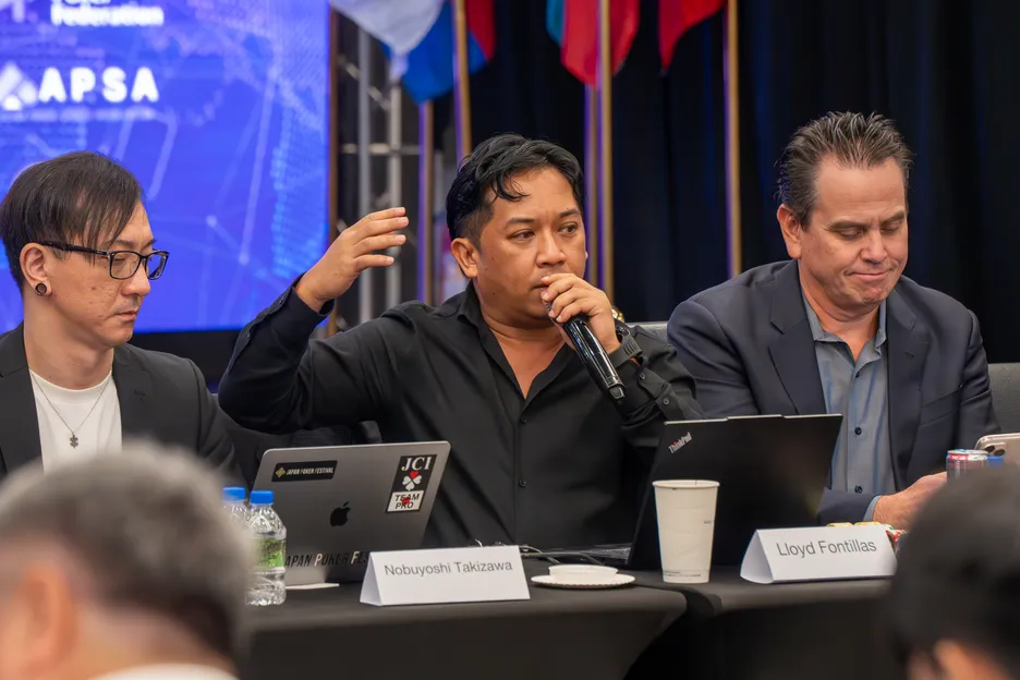 Lloyd Fontillas, center, is the Executive Tournament Director of the Asian Poker Tour.