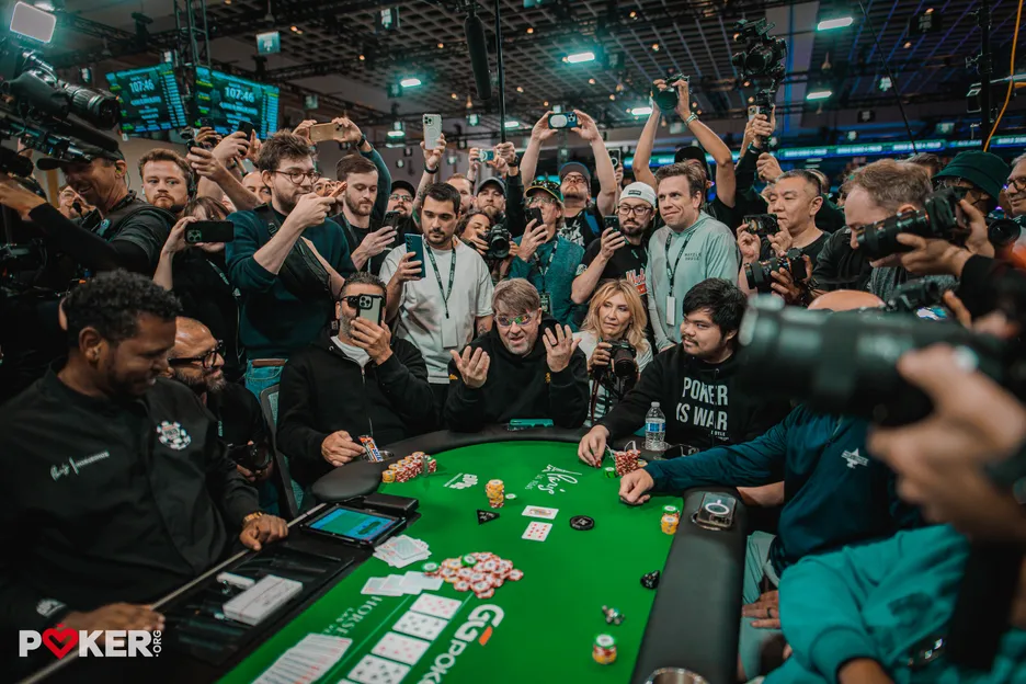 Chris Moneymaker, surrounded by cameras, and holding the losing hand on the bubble.