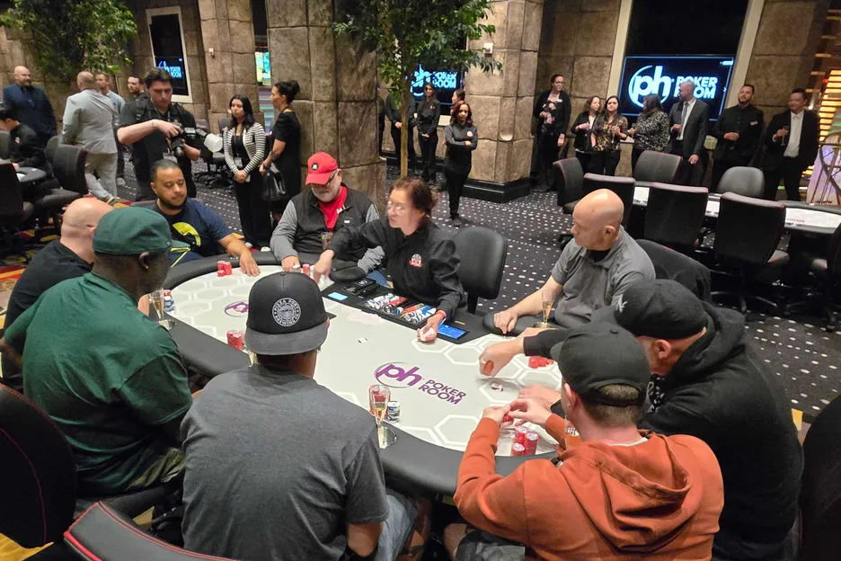 Players gathered for the first Shuffle Up and Deal at Planet Hollywood. 
