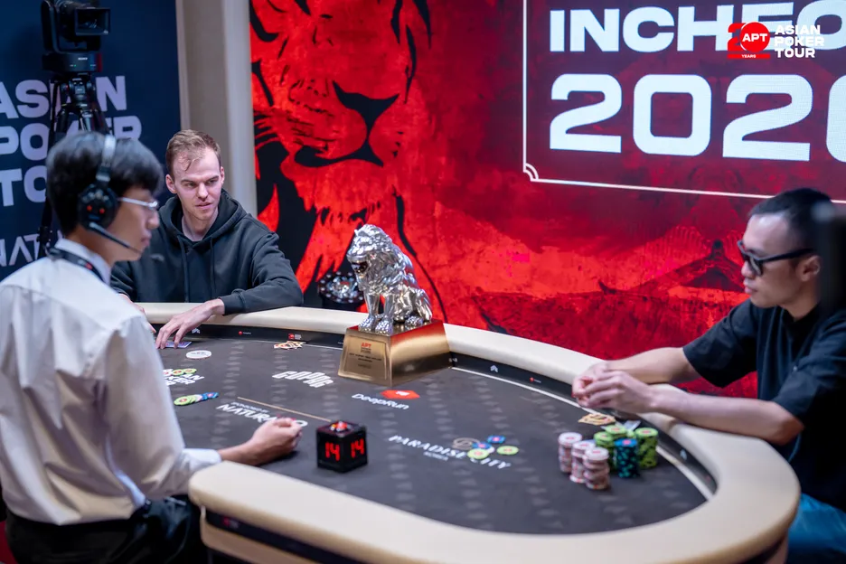 Michel Molenaar and Jeremy Chan battle heads up