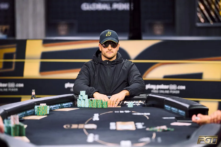 Joao Simao couldn't find any traction while Riordan closed the gap. 