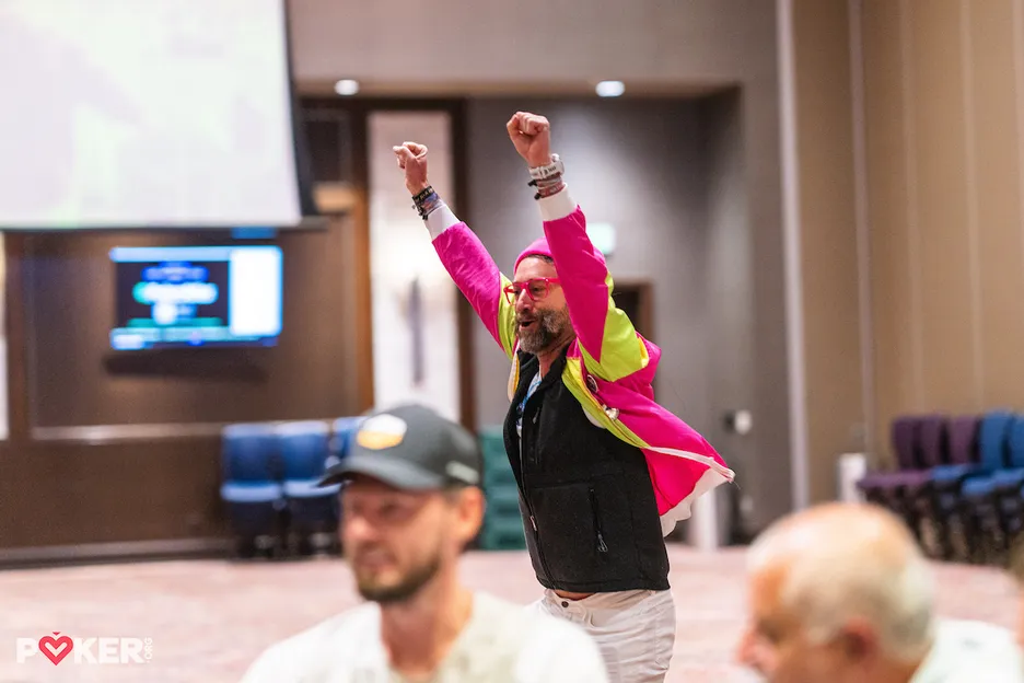 Kniep immediately did a celebratory victory lap after the final hand