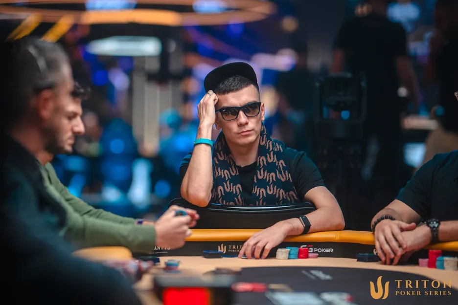 Aleksandr Zubov enduring the pain of the short stack on the bubble. 