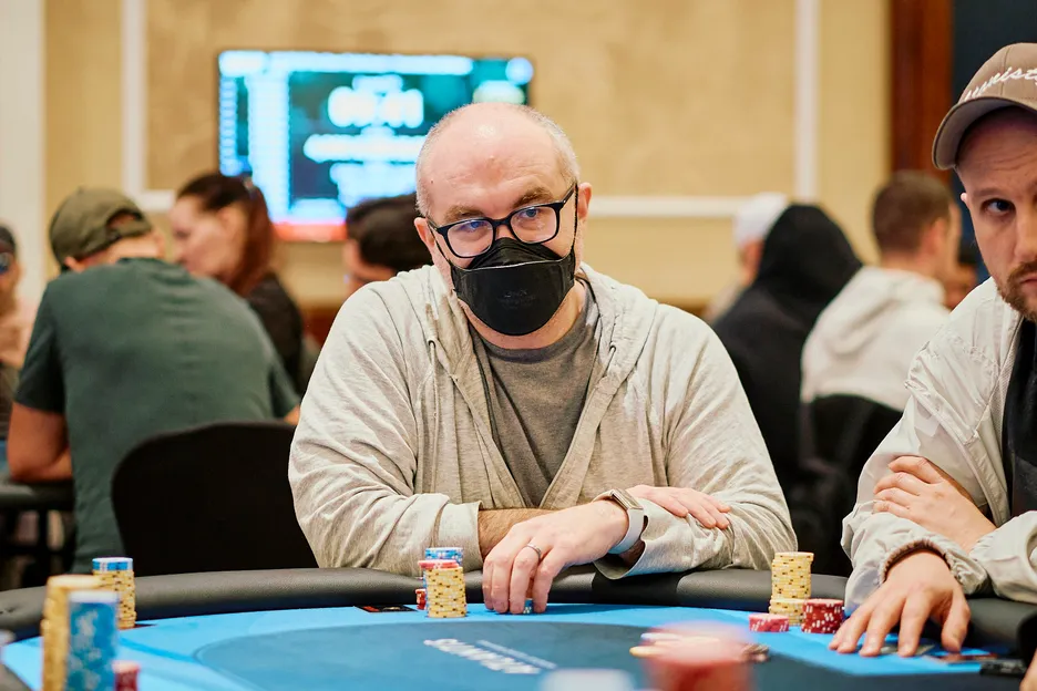 Chris Jones taking his last shot in the $2.5K Closer Turbo tournament.