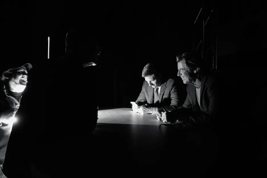 Tony Dunst and Vince Van Patten chop it up with the WPT crew during the delay. 