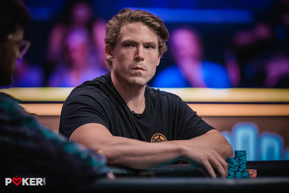 Alex Foxen had to settle for second after getting it in with the best heads-up.
