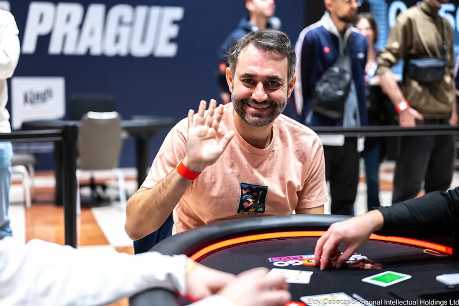 Carlos Gurdiel, cheerful for someone who says he doesn't like live poker