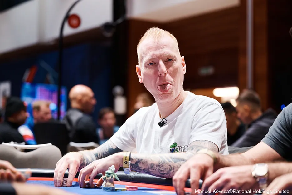 Felix Schneiders to take on the champ