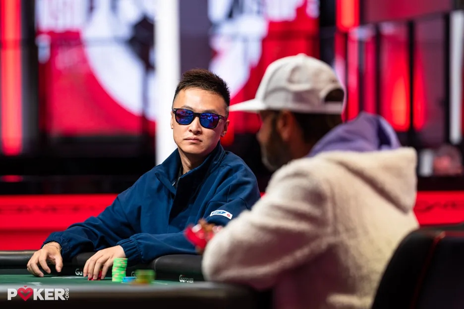 Biao Ding stood between Negreanu and a place in the Heads-Up Championship quarter-finals. 