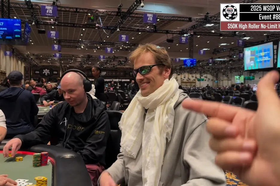 Christoph Vogelsang ended up on Negreanu's table with full smile on display. 